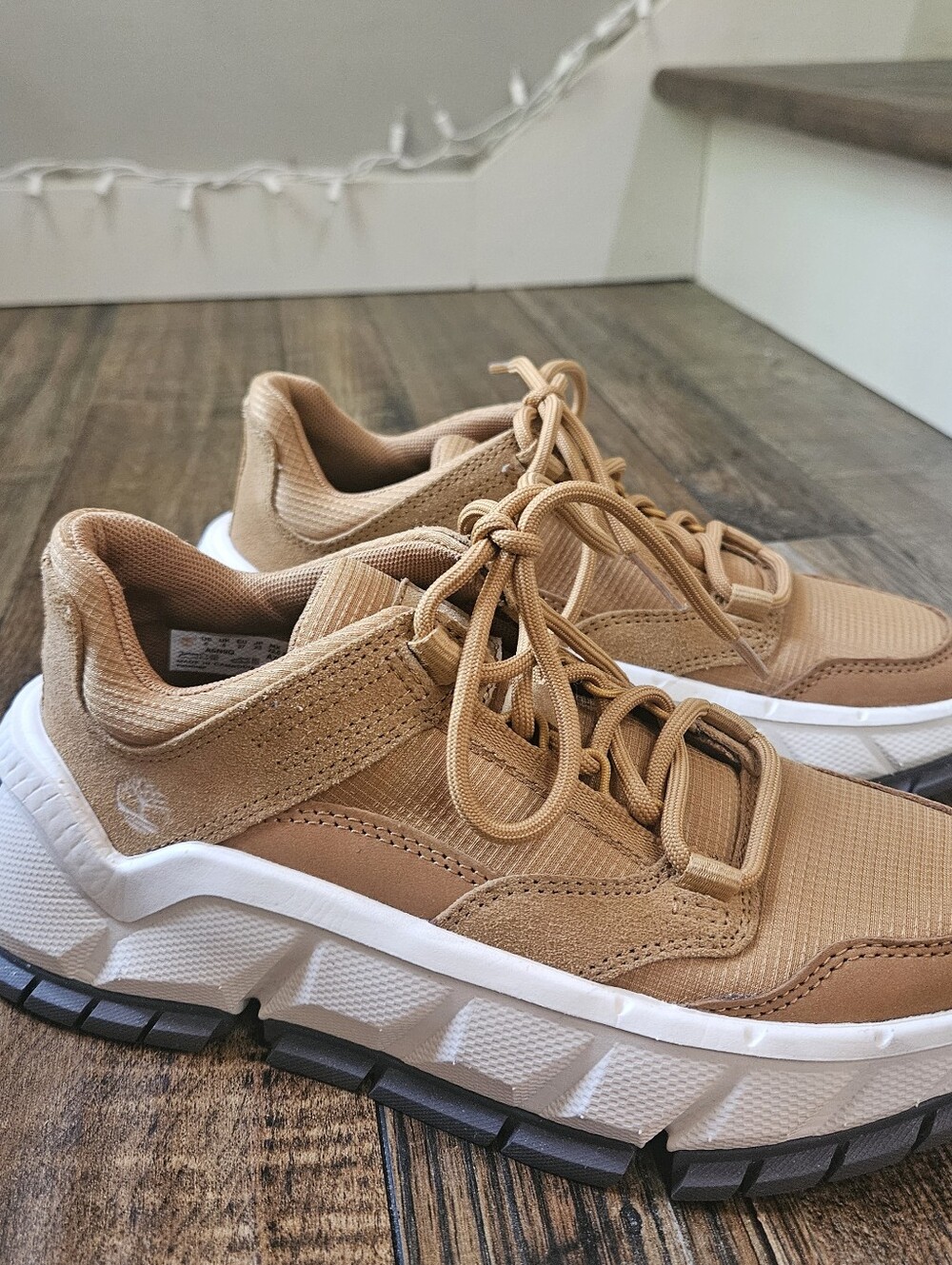 Timberland Women’s Tan Platform Lace-Up Outdoorsy durable Hikers- Sneakers